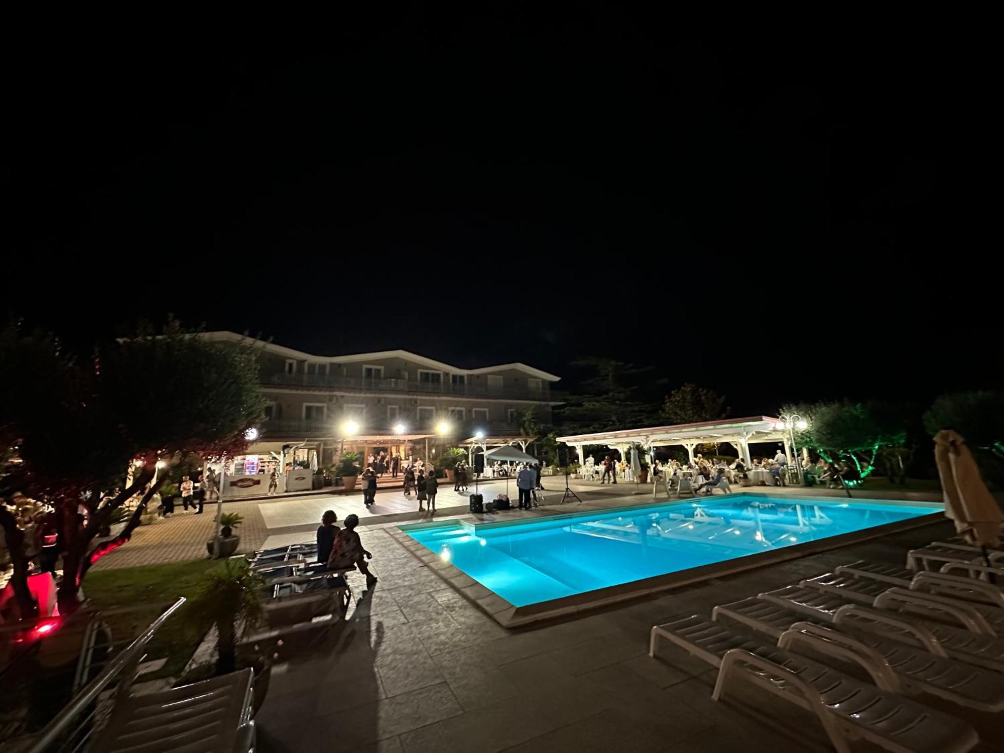 Hotel Ristorante Paradiso Albanella Exterior photo
